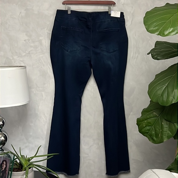 NWT Tinseltown Women Hi-Rise Pull on Flare Jeans Size 18W - Picture 10 of 11